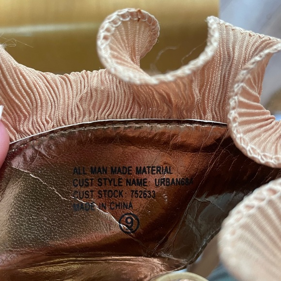 Wild Rose Leopard Print Peep Toe Heels with Ruffle Detail - Picture 9 of 13